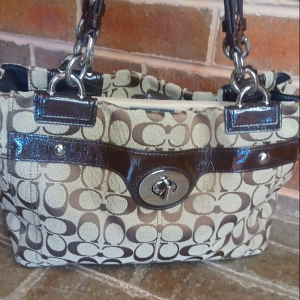 Coach Signature C's Jacquard Carry all Shoulder bag F16540 in EUC.